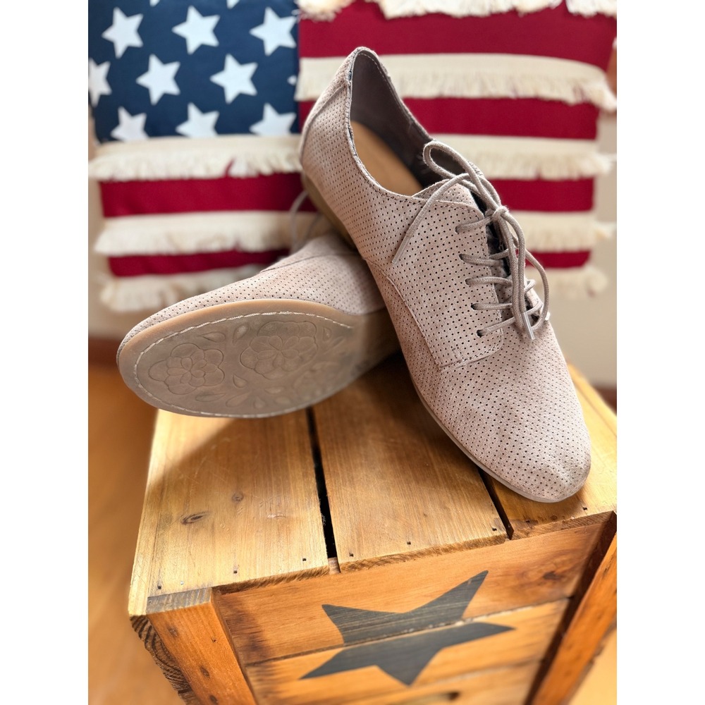 b.o.c. Born Concept Taupe Perforated Leather Oxford Lace Up Flats 10M BC0007617